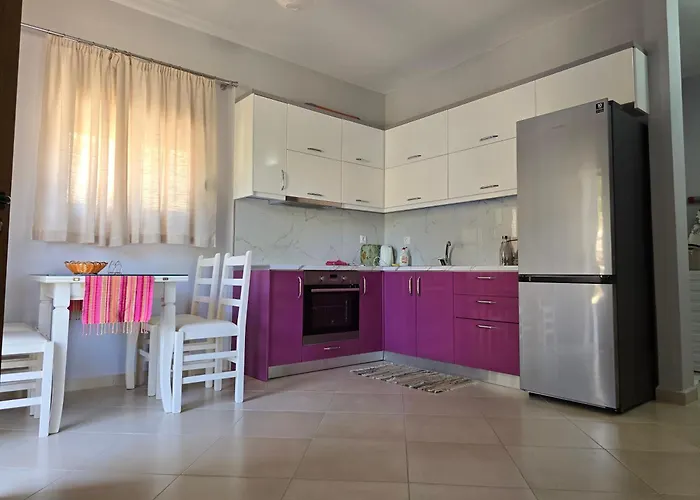 Lovely 1-Bedroom Rental Unit With Free Parking On Premises