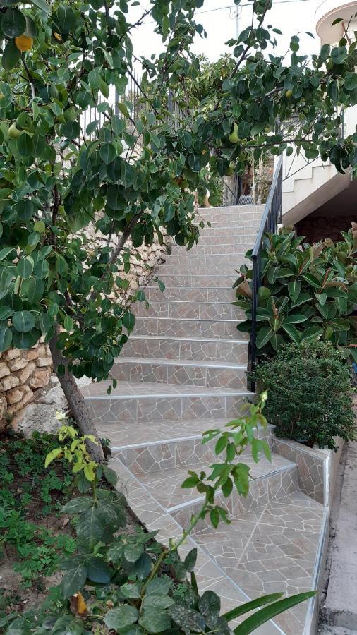 Lovely 1-bedroom Unit With Free Parking On Premises Apartment Sarande