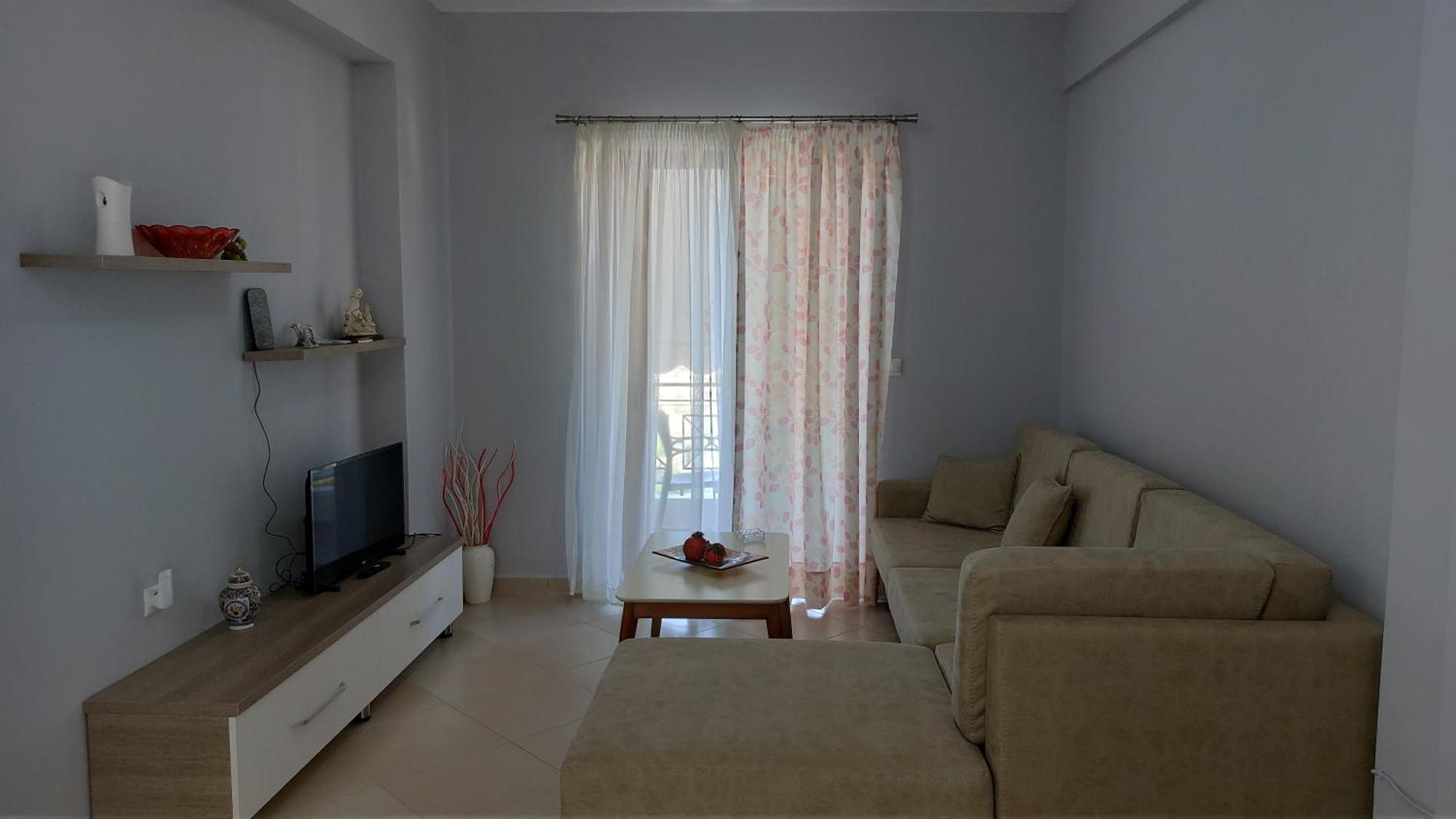 Lovely 1-bedroom Unit With Free Parking On Premises Sarande