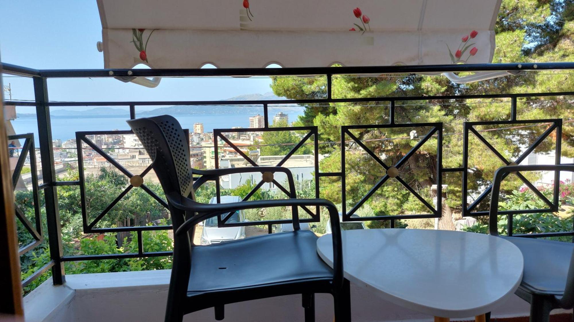 Lovely 1-bedroom Unit With Free Parking On Premises Apartment