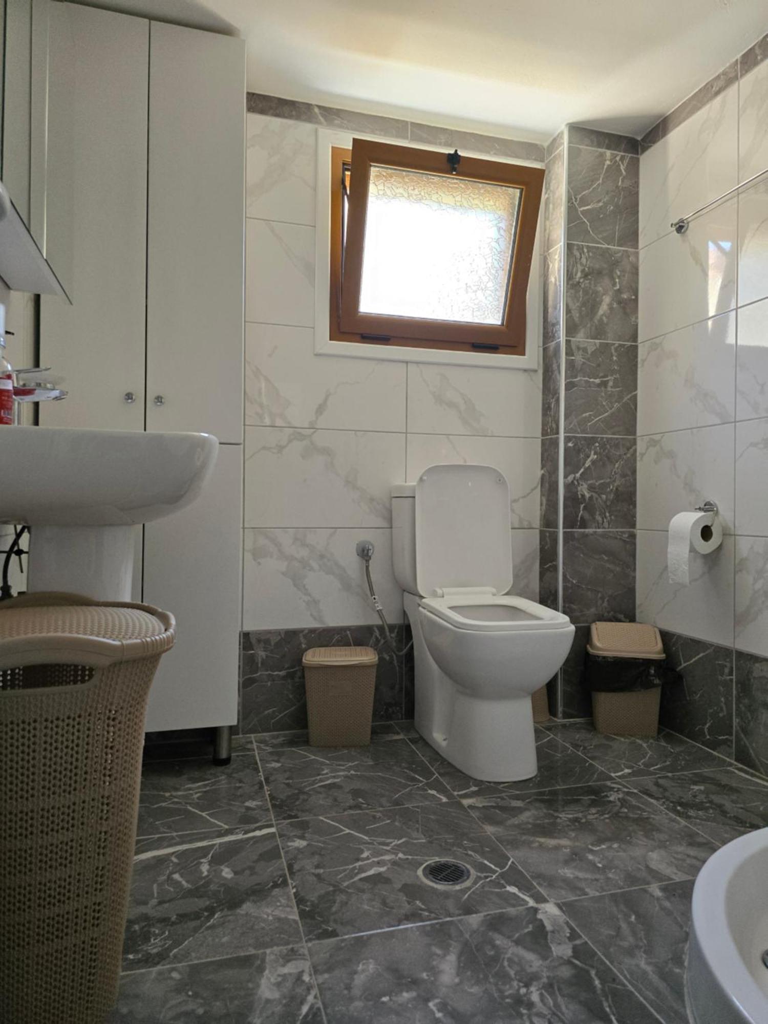 Apartment Lovely 1-bedroom Unit With Free Parking On Premises