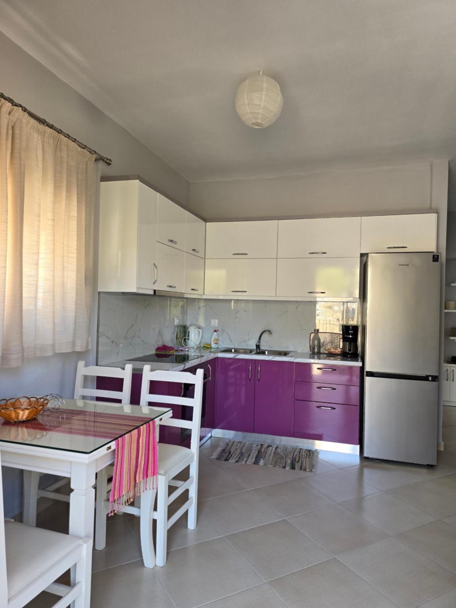 Lovely 1-bedroom Unit With Free Parking On Premises Apartment