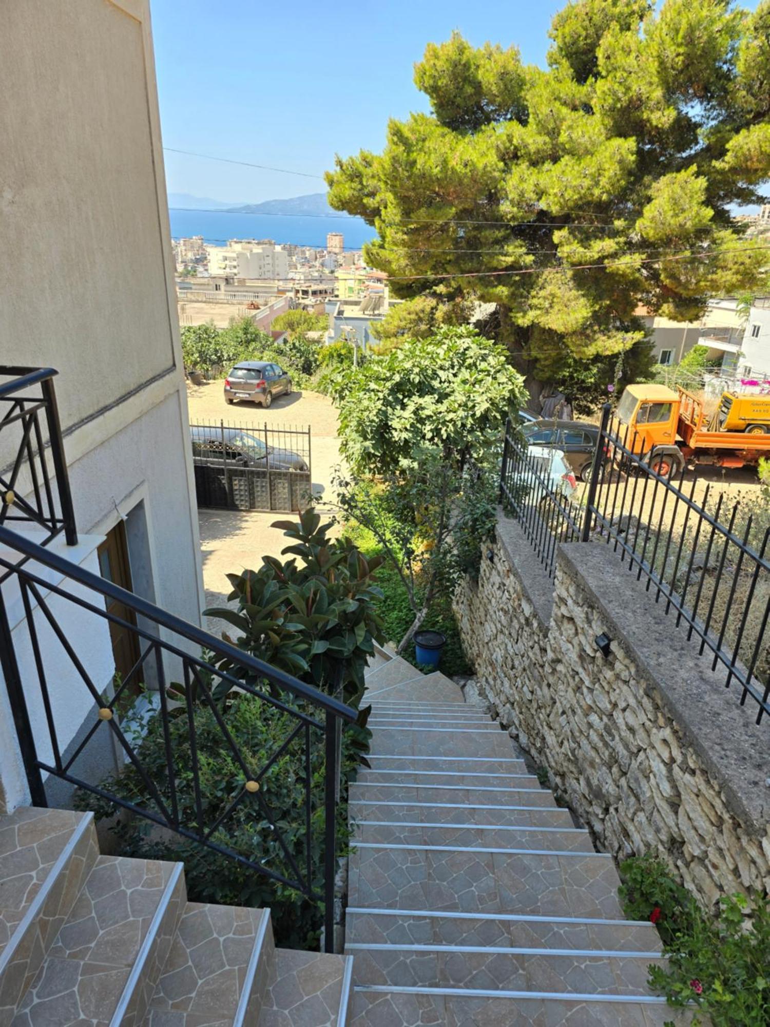 Apartment Lovely 1-bedroom Unit With Free Parking On Premises Sarande